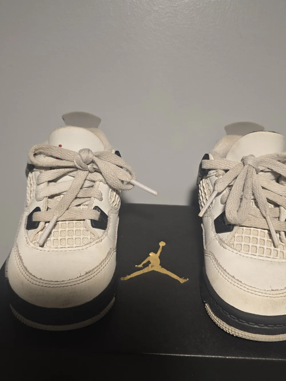 7c Jordan Kids Sneakers in White, Gray, Black